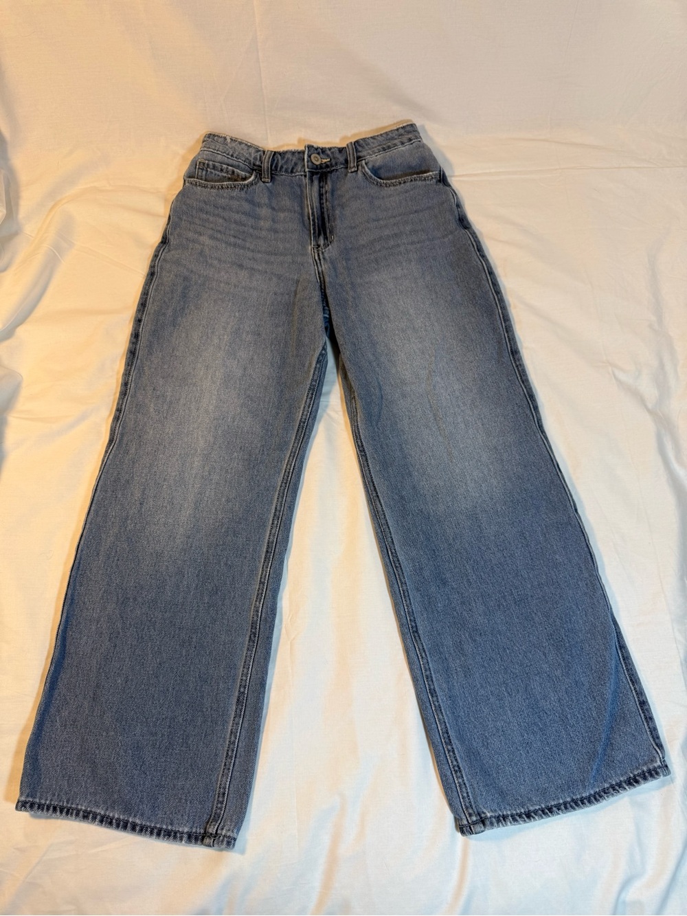 Hollister Women's High Rise Baggy Jeans in Light Blue Wash Size 4S